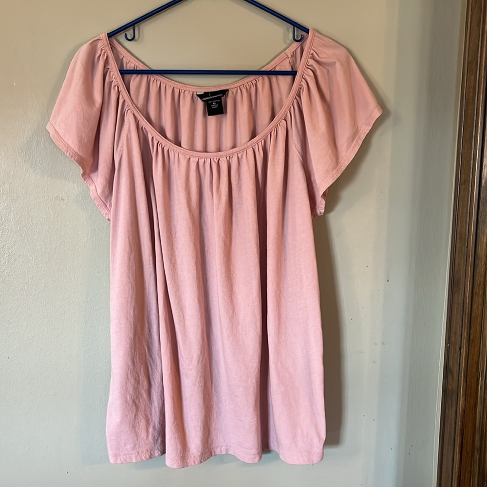 MODA International pink short sleeve top. Size Medium